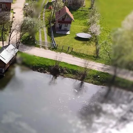 펜션 River View Tiny House With Garden Sipovo